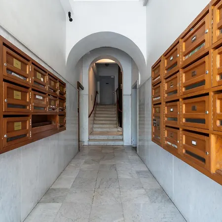 Renting - Verdun - Designer Cocoon Massena Calm Air Conditioning *