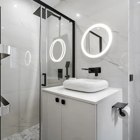 Renting - Verdun - Designer Cocoon Massena Calm Air Conditioning